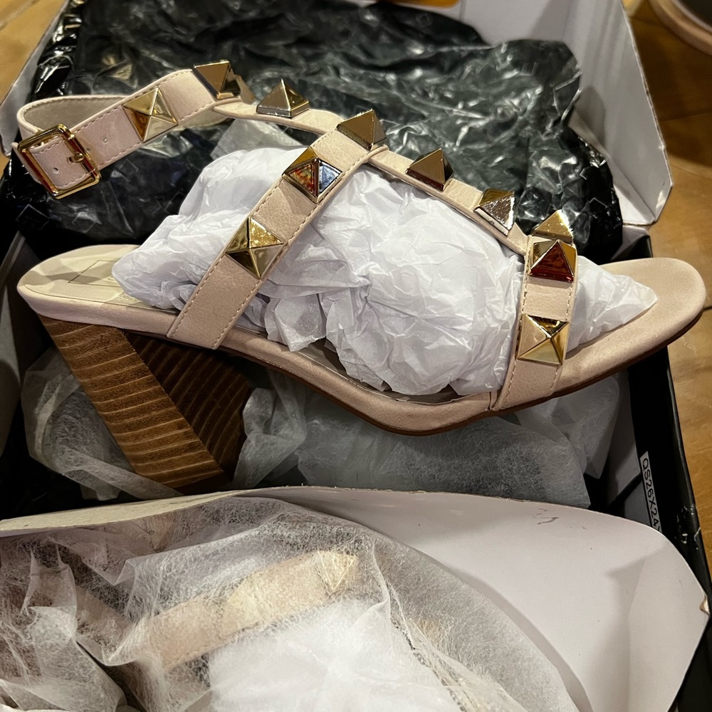 Shu show stud block sandals